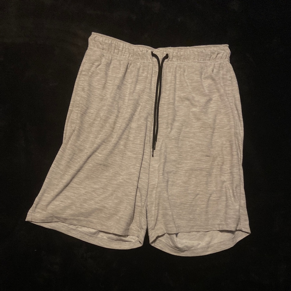 Men’s Old Navy Shorts in Heather Grey (S)